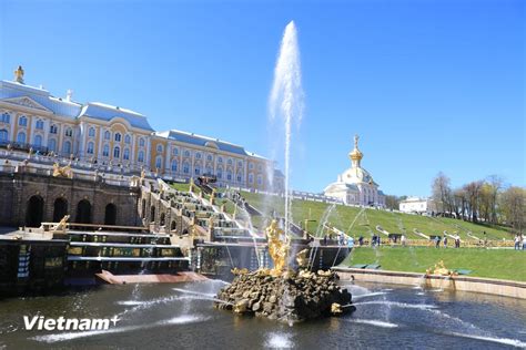 Cung điện Peterhof: Kiệt tác kiến trúc Baroque và фонтан của sự phong phú!