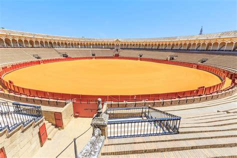  Plaza de Toros de la Maestranza: Một Sân Khấu Lịch Sử Dành Cho Chú Ngựa Đần!