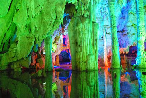  Thắng cảnh Reed Flute Cave, một hang động kỳ bí đầy sắc màu!